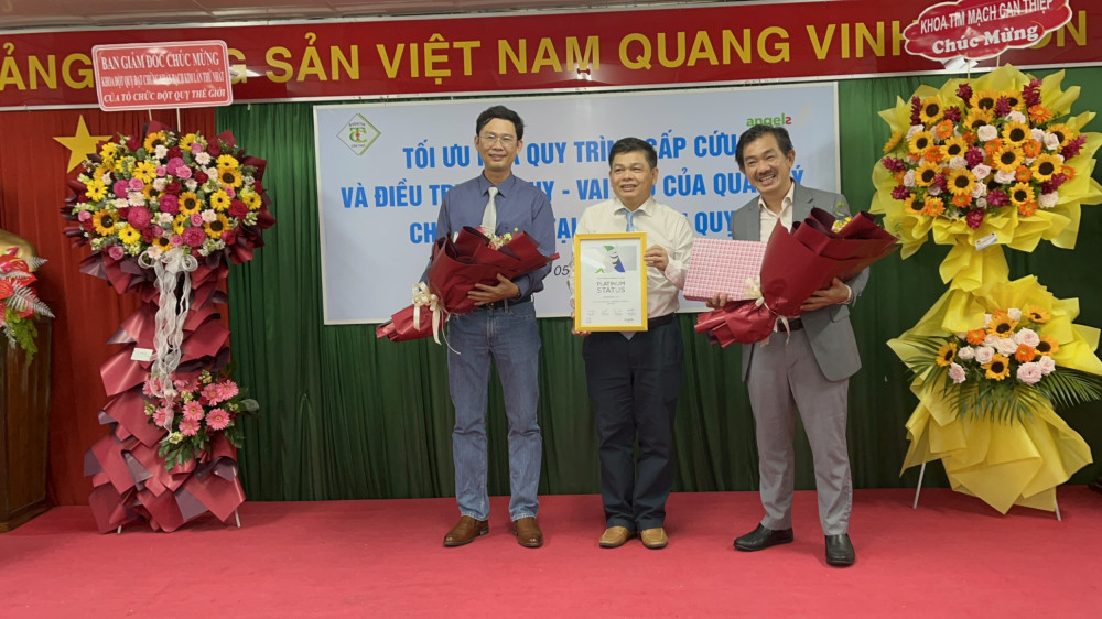 Bệnh viện Đa khoa Trung ương Cần Thơ đạt chứng nhận bạch kim về điều trị đột quỵ 1 8640b32105