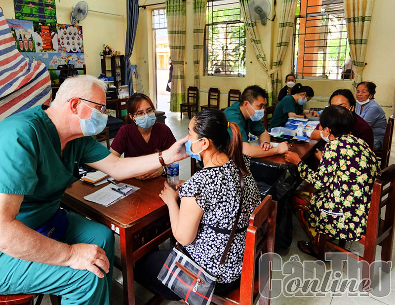 Ðoàn thầy thuốc Hoa Kỳ khám, chữa bệnh cho người dân Cần Thơ 1 155f211cc1