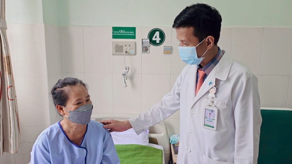 Đi vườn chặt củi bị côn trùng cắn, bệnh nhân sốt liên tục một tuần 1 2f36af48b7