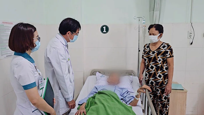 Cứu kịp cụ ông 99 tuổi thủng dạ dày 1 a91847485c