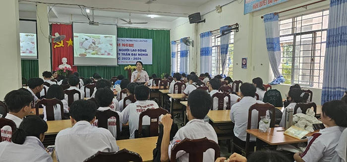 Đưa kiến thức về HIV, viêm gan B và giang mai đến giáo viên, học sinh trung học phổ thông 1 b3df41874b