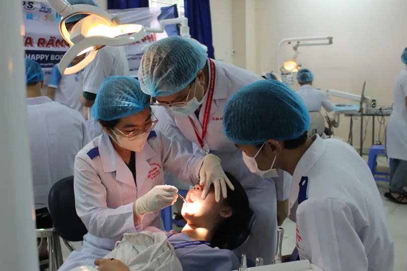 Khám, điều trị bệnh răng miệng miễn phí với chuyên gia nha khoa Trường Đại học Y dược Cần Thơ 2 4d628eb3d9