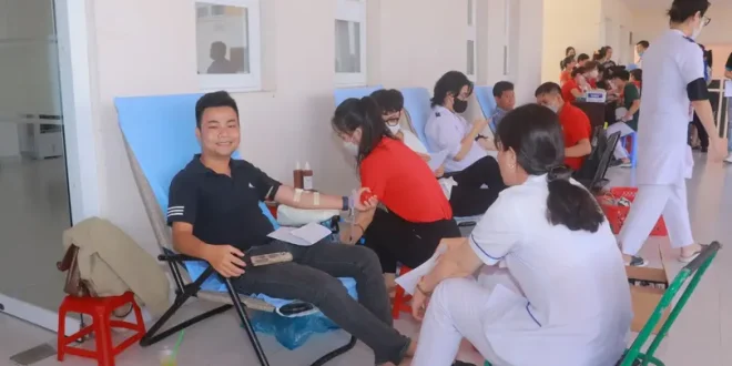 Hơn 130 thầy thuốc Bệnh viện Đa khoa TP Cần Thơ hiến máu cứu người 2 1711073494