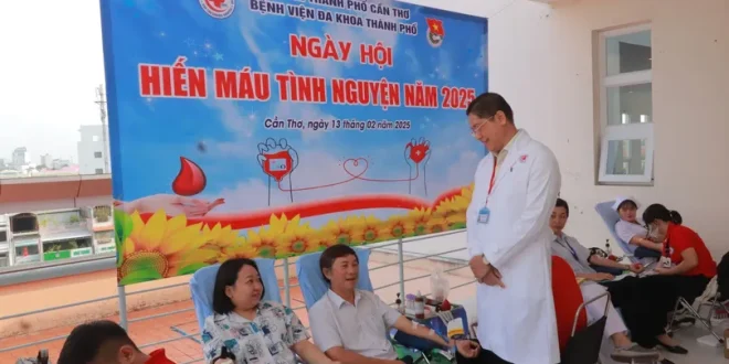 Hàng trăm cán bộ y tế Bệnh viện Đa khoa TP Cần Thơ hiến máu cứu người 2 1739441546